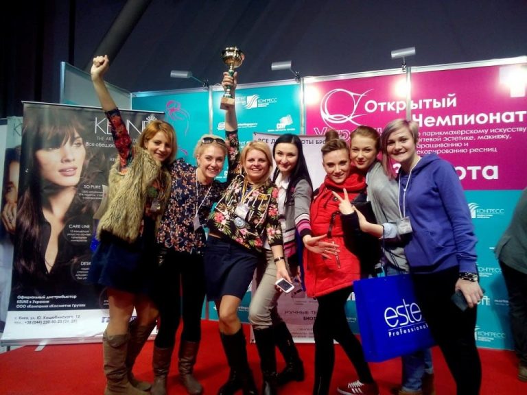Детальніше про статтю Чемпіонат України з перукарського мистецтва, нігтьової естетики, макіяжу, нарощування і декорування вій 2015