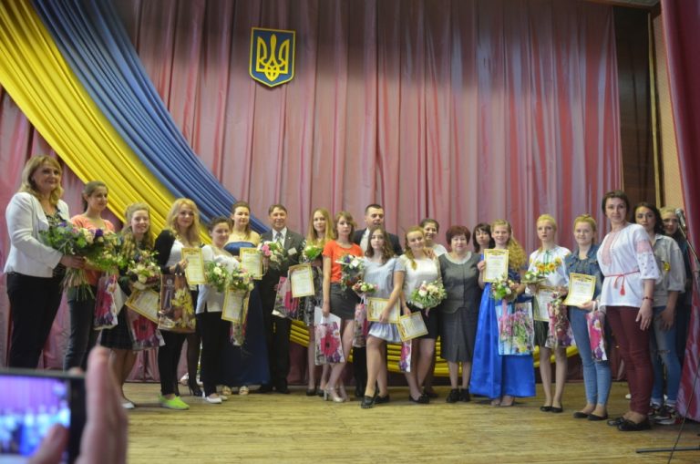 Детальніше про статтю Всеукраїнський конкурс серед учнів ПТНЗ з професії “флорист”