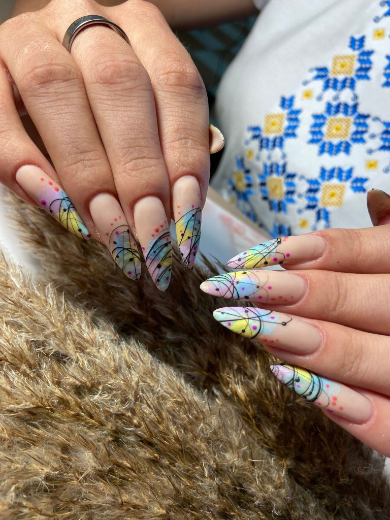 Детальніше про статтю Поетапна кваліфікаційна атестація з професії “Манікюрик”