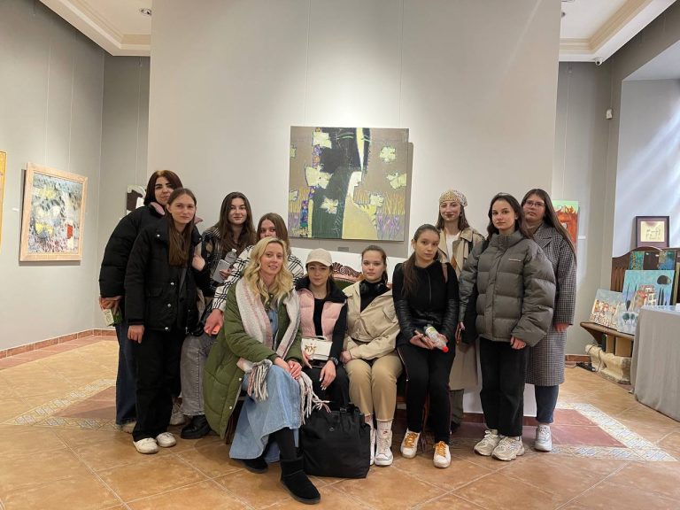 Детальніше про статтю Виставками Львова