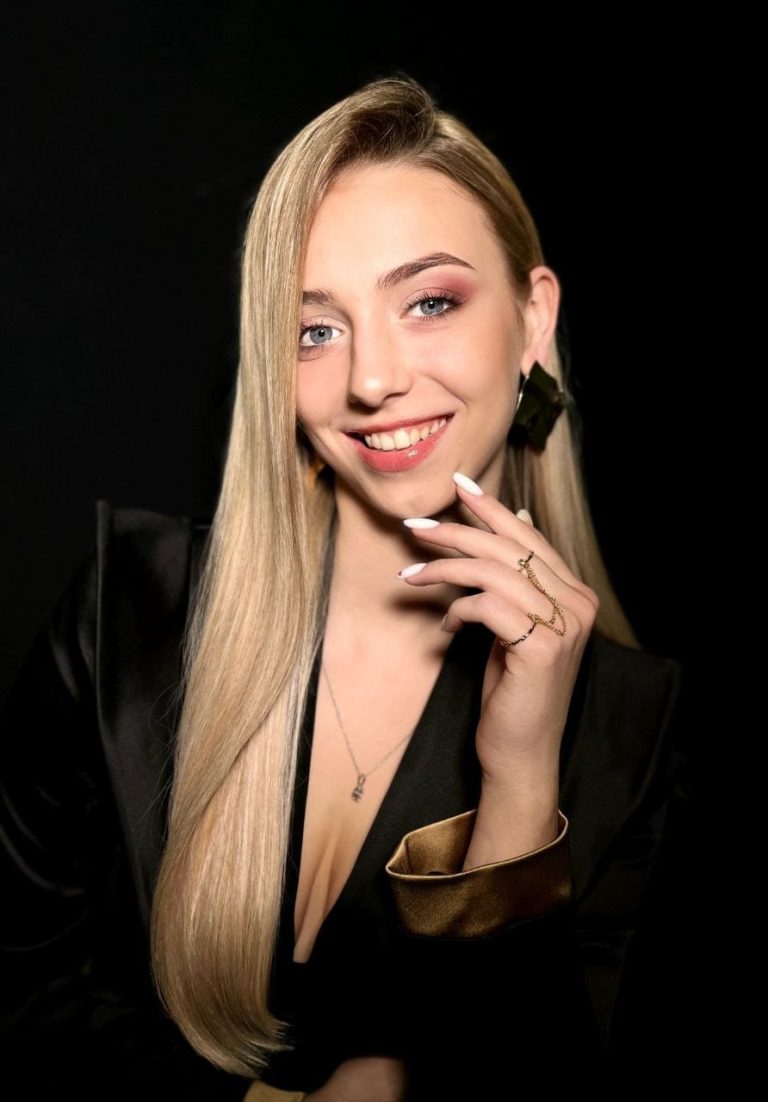 вечірній макіяж, створений учнями львівського професійного коледжу індустрії краси та моди