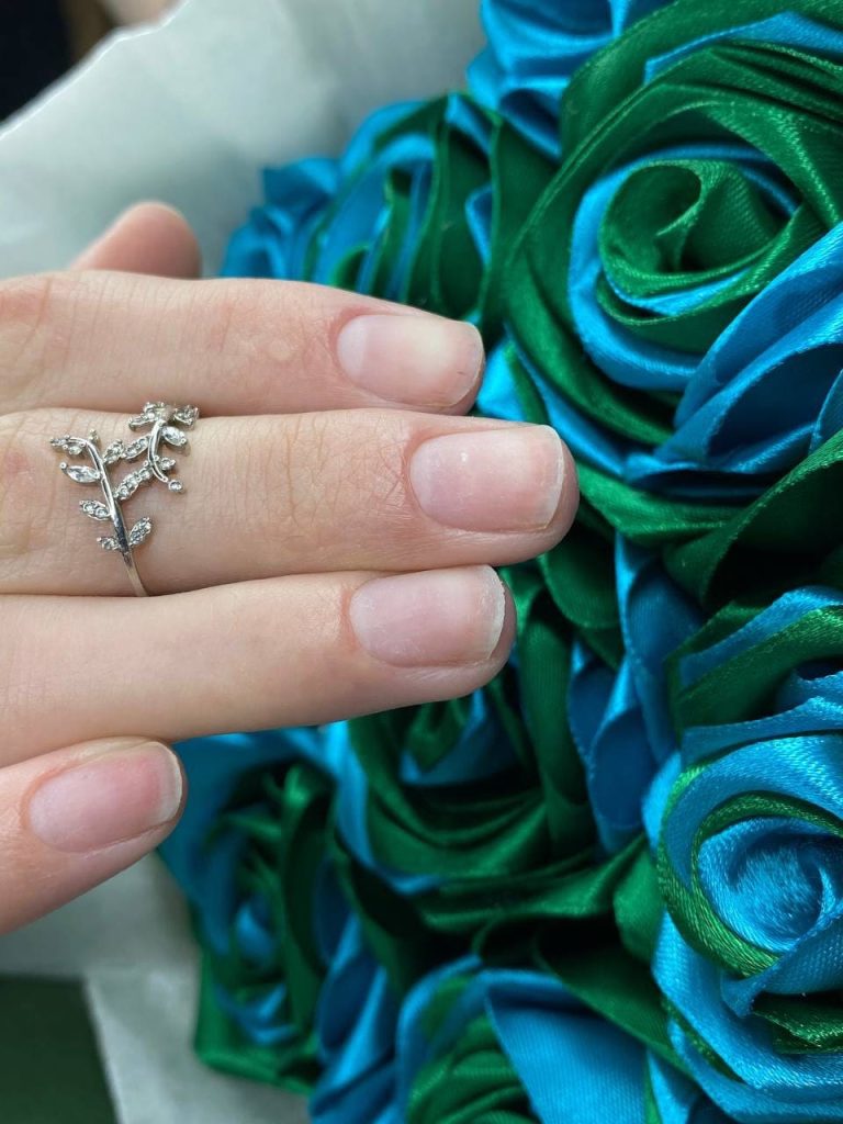 навчися робити чистку нігтів у Львівському професійному коледжі індустрії краси та моди