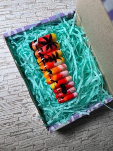 манікюр буває не тільки на ніглях