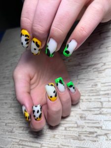 цікавий манікюр як в дельматинця