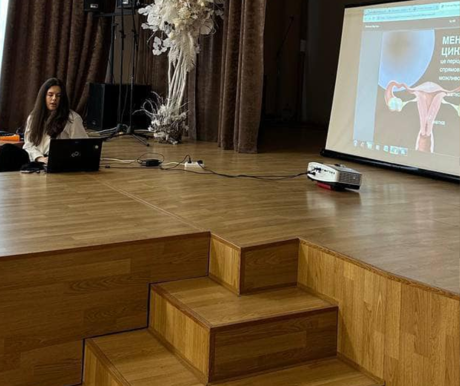 Детальніше про статтю 📌 Лекція про здоров’я. Учні Львівського коледжу дізналися про важливість знань про тіло та його захист