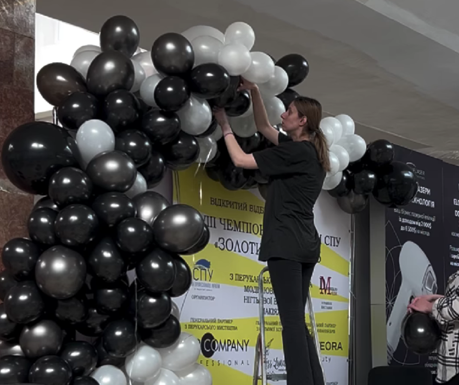 Детальніше про статтю Фотозона в техніці аеродизайн🎈Чемпіонату України СПУ «Золотий Лев-2025»