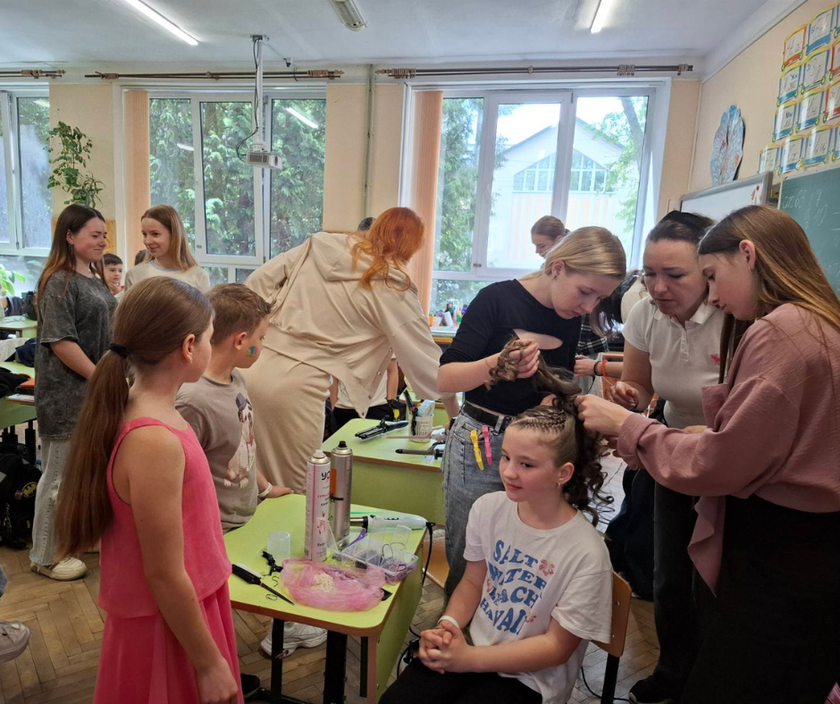 Детальніше про статтю Свято для малечі від учнів Львівського професійного коледжу індустрії краси та моди