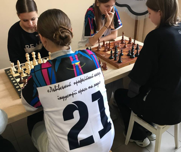 Детальніше про статтю ІІ місце у зональних змаганнях з шахів