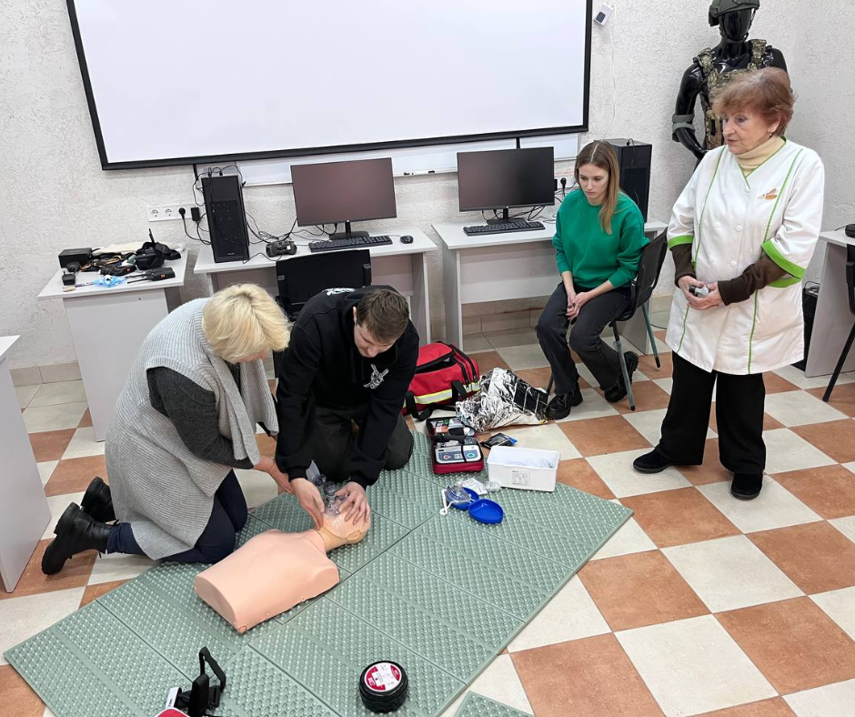 Детальніше про статтю Безпека понад усе! Педагоги вдосконалили навички надання домедичної допомоги