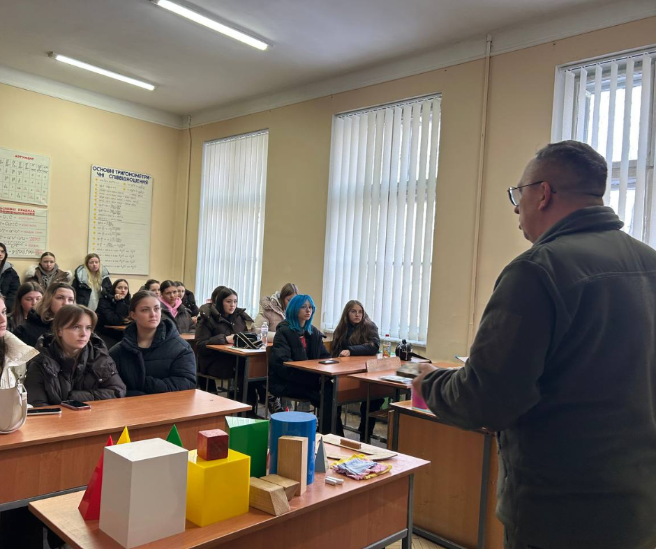 Детальніше про статтю Сила духу та моральні цінності! Зустріч із військовим капеланом