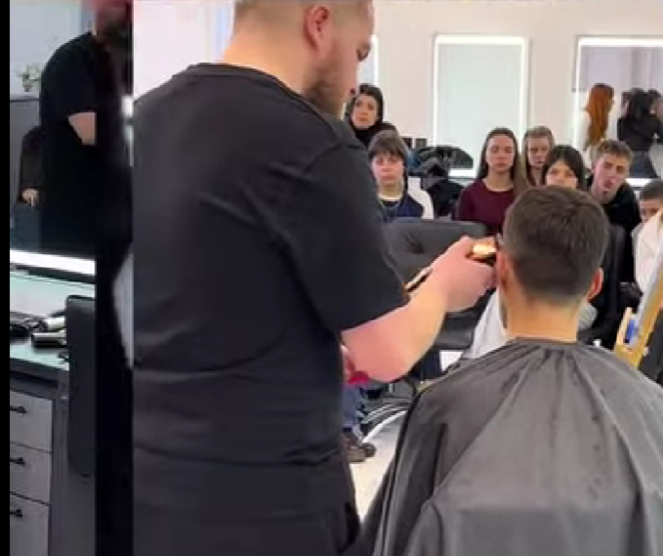Детальніше про статтю Майстер-клас від  Barbershop: секрети сучасного чоловічого стилю