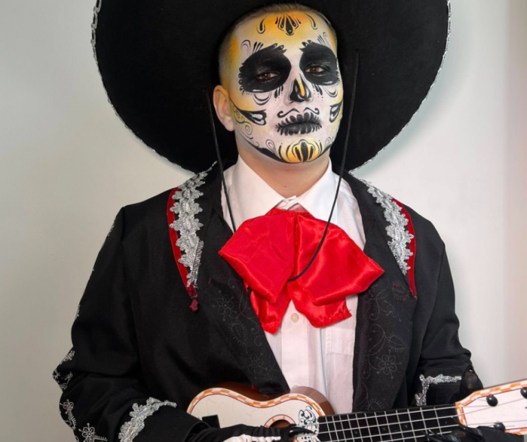 Детальніше про статтю Захист дипломних робіт з професії “Візажист” (група 215)