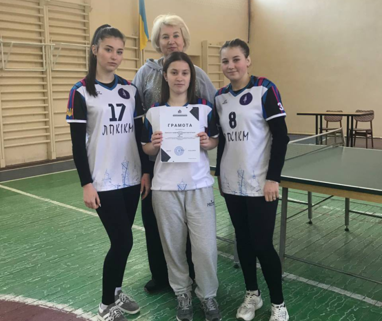 Детальніше про статтю ІІ місце у зональних змаганнях з настільного тенісу