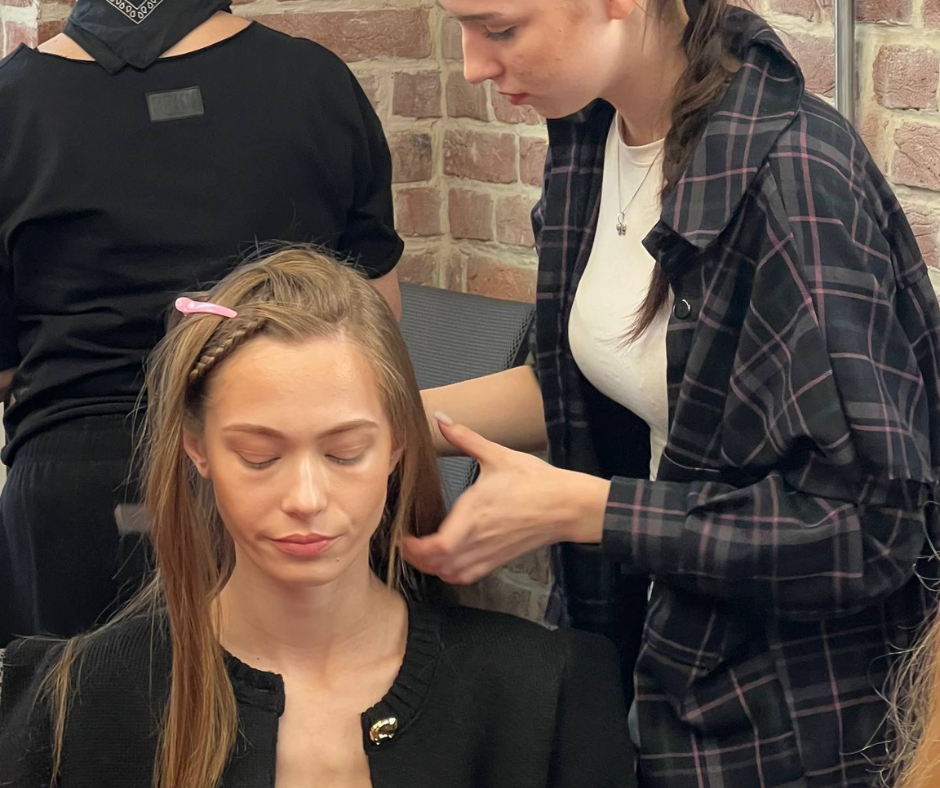 Детальніше про статтю Творчість за лаштунками