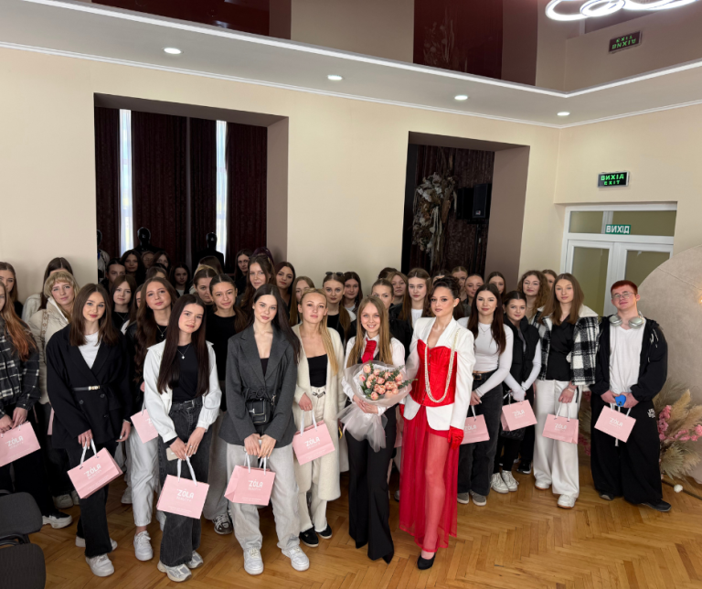 Детальніше про статтю Від студентки коледжу — до Brand Master Zola!