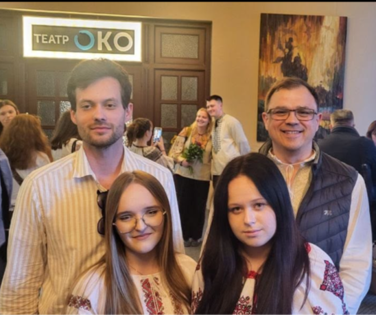 Детальніше про статтю Благодійний вечір поета-ветерана Артура Дроня